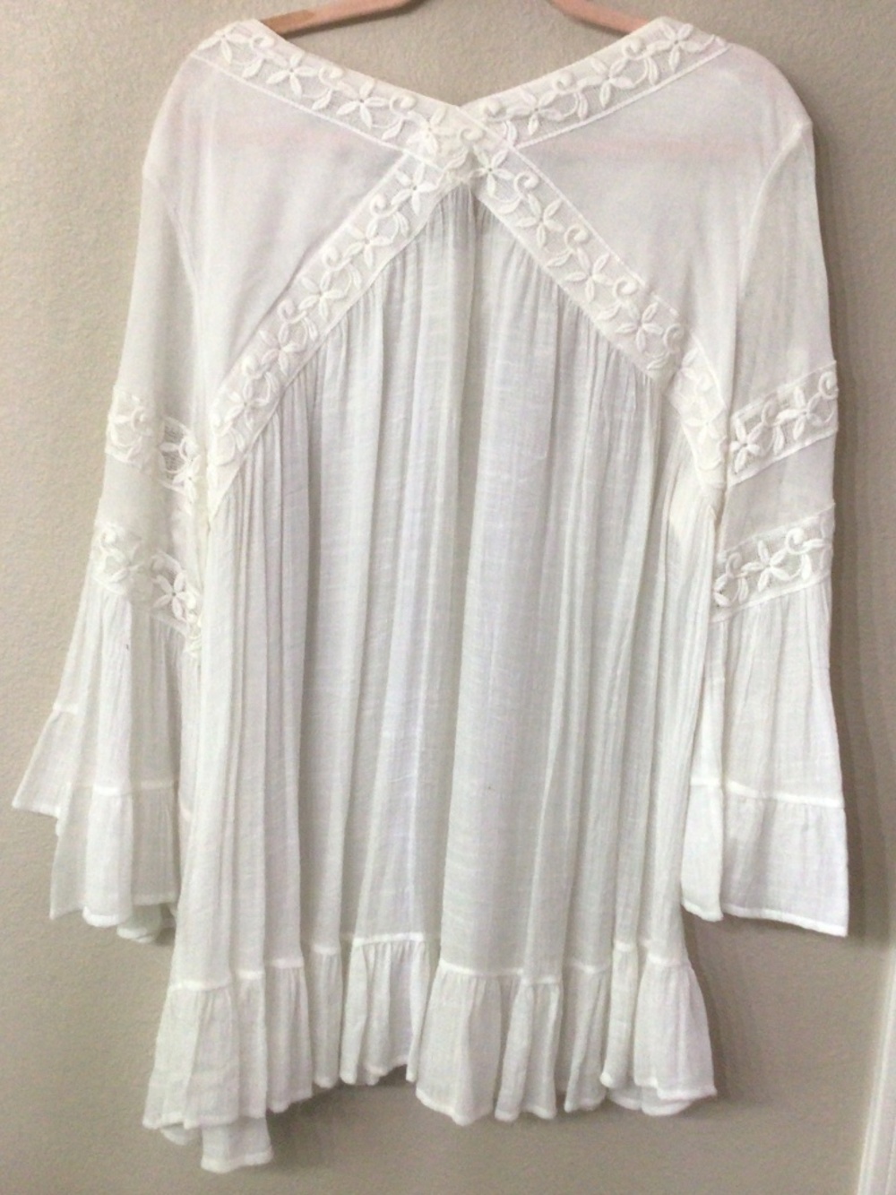 Indigo soul white full blouse with flowing sleeves. Beautiful blouse size 2X - Picture 2 of 8